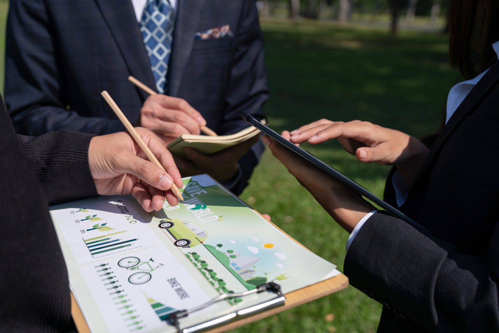 Group of asian business people presenting environmentally friendly development plan and sustainable technology project for greener future, establishing outdoor eco business office at natural park.Gyre